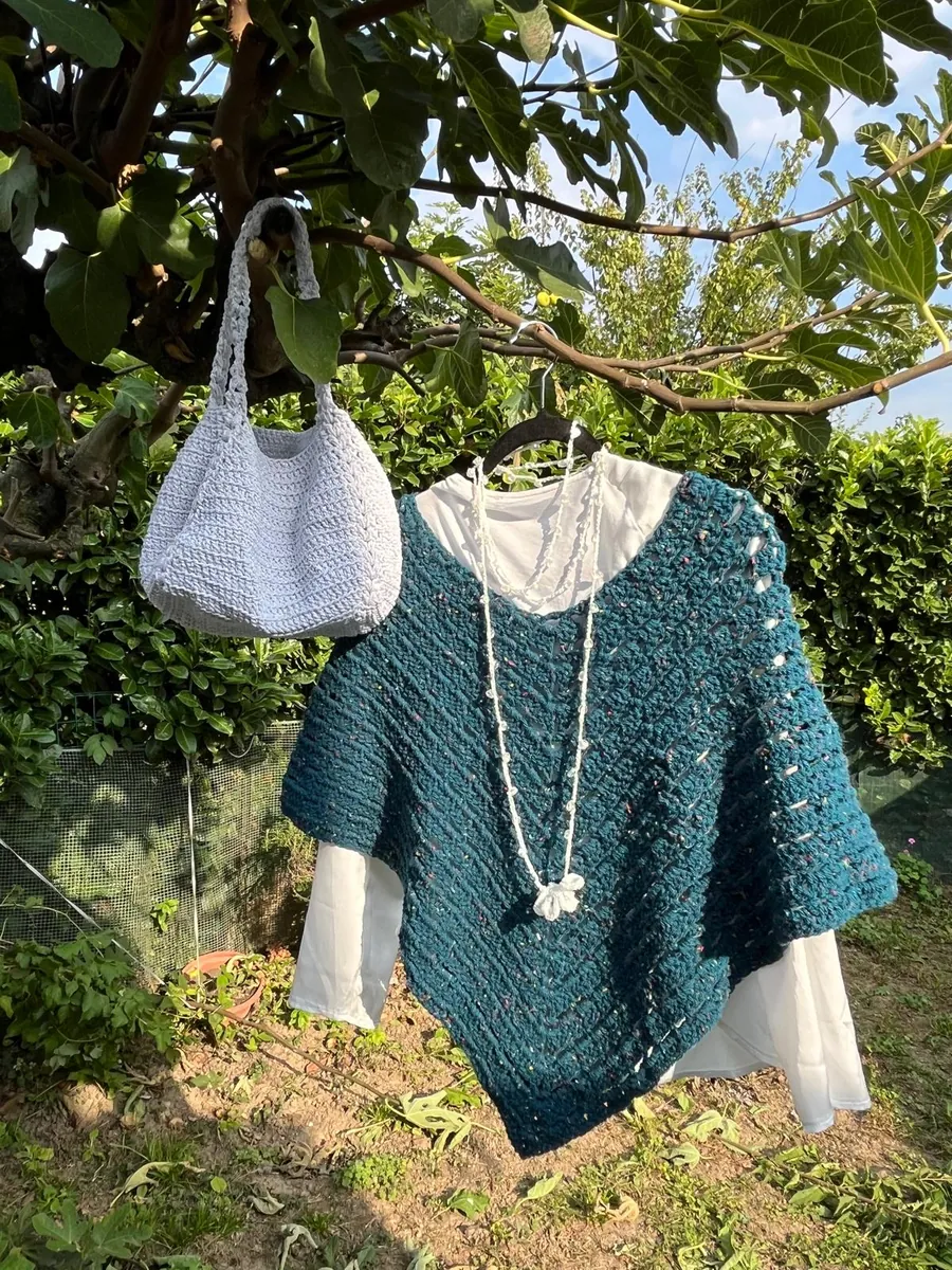La mantellina petrolio, foto 2
