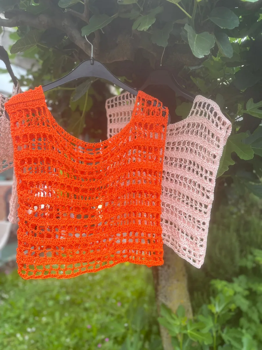 T-shirt — T-shirt in cotone. Lavorato a fillet