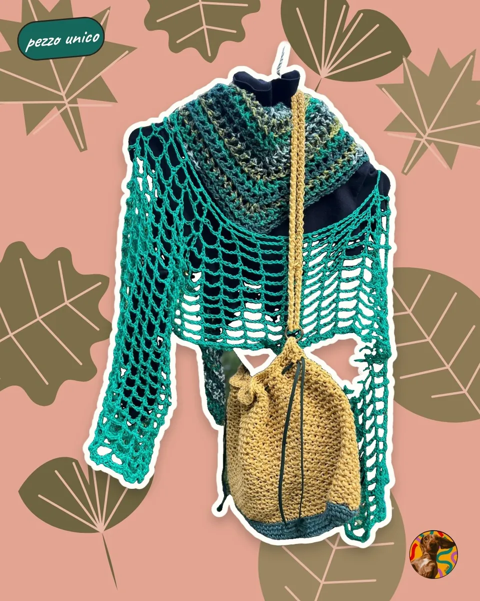 Il maglioncino verde e la borsa senape