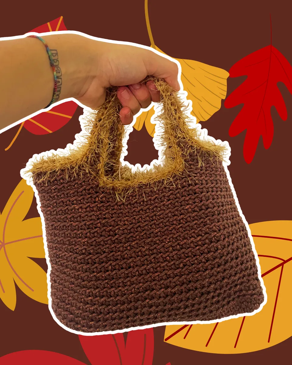 Borsa Tote all'Uncinetto Marrone Cioccolato con Dettagli Pelosi Dorati | Borsa Artigianale Fatta a Mano, foto 3